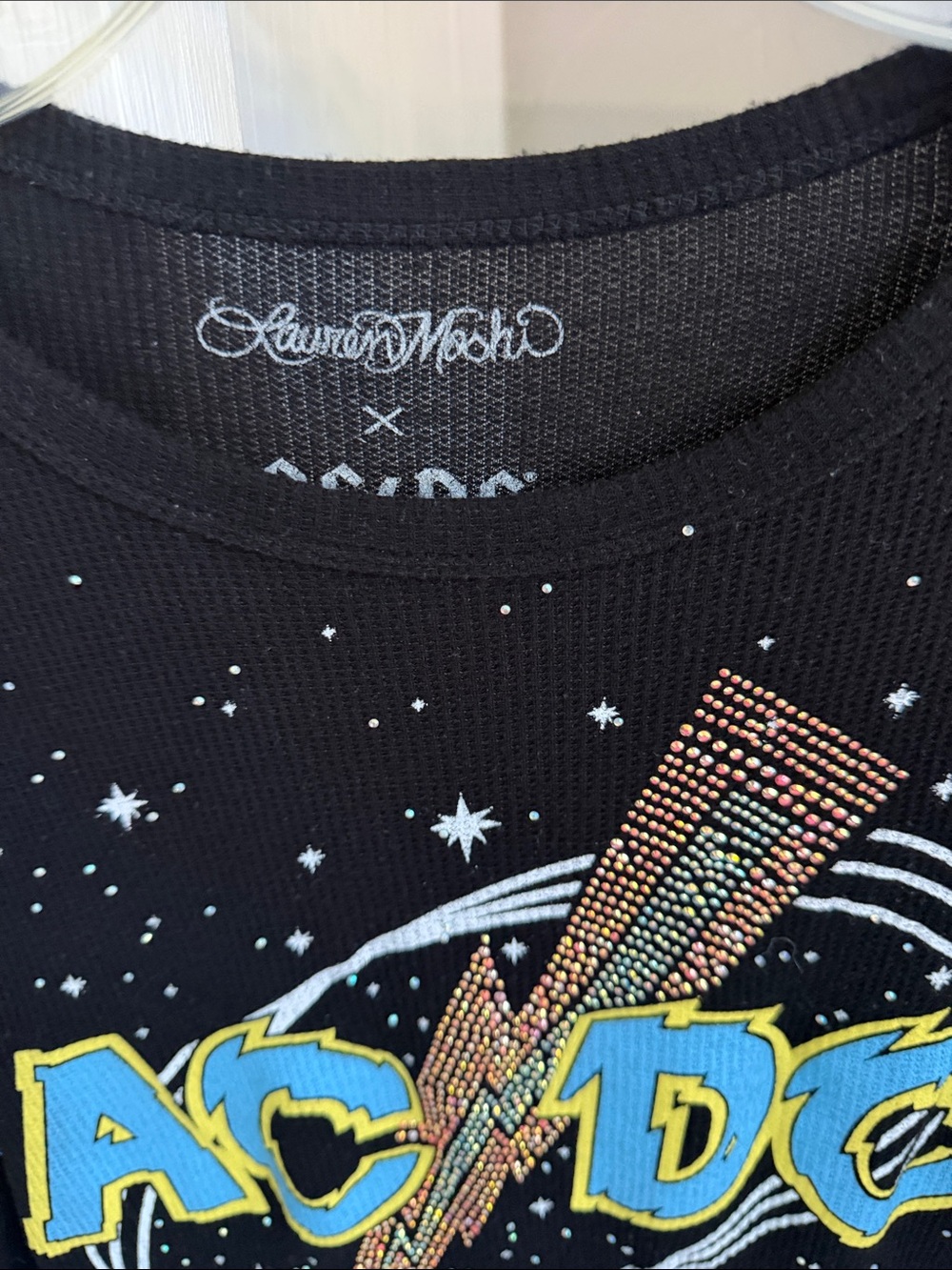 Lauren Moshi Black AC/DC Graphic Long Sleeve Tee! Size Large - Picture 2 of 5